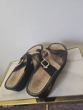 ALEGRIA Collette Gold & Bronze Triple Strap Leather Sandals Size EU 38